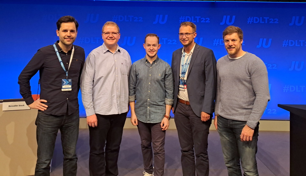 Der neue Bundesvorsitzende der Jungen Union Johannes Winkel, der Landes- sowie der Bezirksvorsitzende Sebastian Sommer und Lukas Kaufmann, der gastgebende Fuldaer JU-Chef Benedikt Stock sowie Landesvorstandsmitglied Jan Saal aus Bad Hersfeld (von links) 