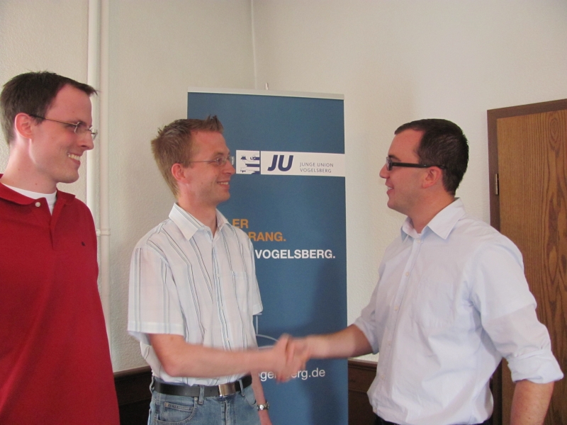 Wieder fr den JU-Landesvorstand nominiert: Michael Ruhl (Mitte) mit Kreisvorsitzendem Wohlfahrt und Bezirksvorsitzendem Mller (l.)